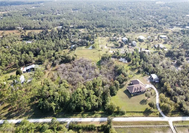 3rd image of 9750 Quail Hollow Rd, North Fort Myers, FL 33917 | MLS# 2025021802