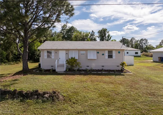 Homes for sale in Lehigh Acres, FL | 3503 22nd St Sw, Lehigh Acres, FL 33976 | MLS# 2025021915