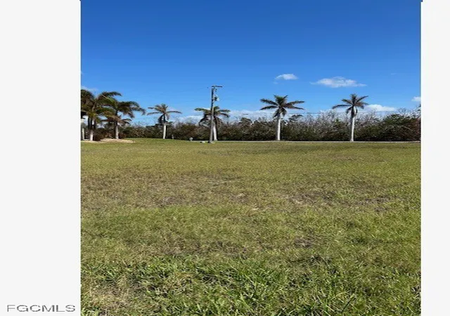 3rd image of 2417 Macadamia Ln, Saint James City, FL 33956 | MLS# 2025021955