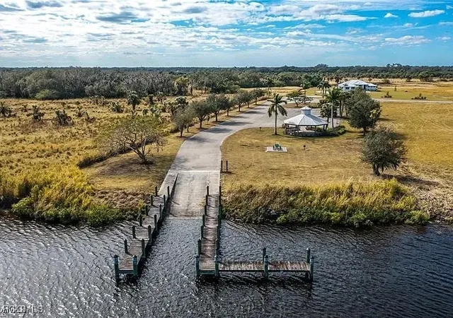 5th image of 2114 Silk Bay Blvd, Alva, FL 33920 | MLS# 2025021977