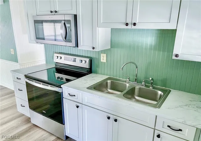 Photo 4 of Manufactured home for sale at 301 Dillard Ave, Fort Myers, FL 33908 | MLS# 2025022192 | Listing updated on 2026-04-27