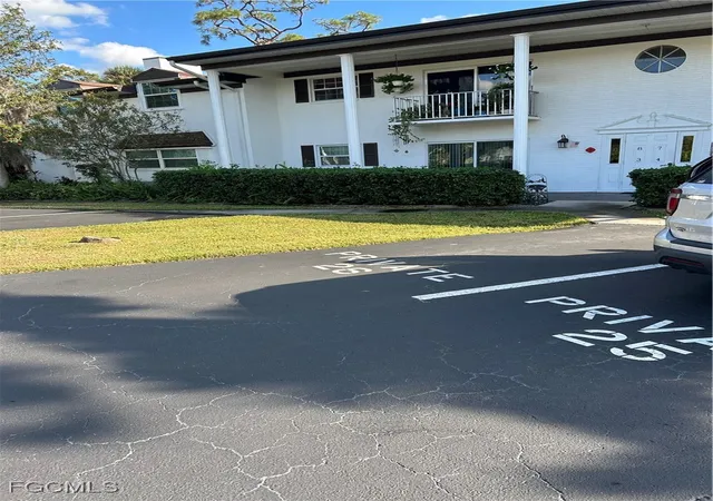 Homes for sale in North Fort Myers, FL | 7007 New Post Dr #3, North Fort Myers, FL 33917 | MLS# 2025022222