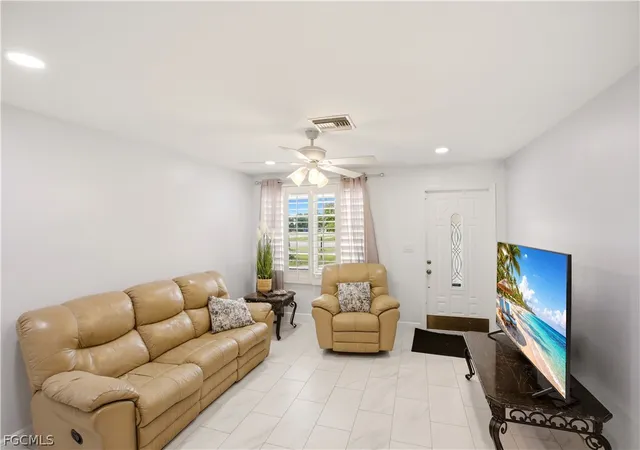 Photo 3 of Single family home for sale at 1736 Bonnie Ct, Fort Myers, FL 33901 | MLS# 2025022419 | Listing updated on 2026-08-28