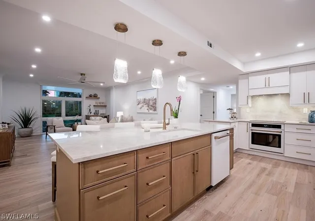 5th image of 400 Park Shore Dr #102, Naples, FL 34103 | MLS# 225081626