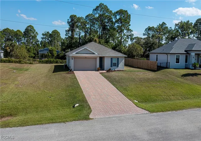 2nd image of 6058 S Moss Cir, Labelle, FL 33935 | MLS# 2025022810