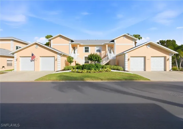 Homes for sale in Naples, FL | 688 Wiggins Lake Dr, Naples, FL 34110