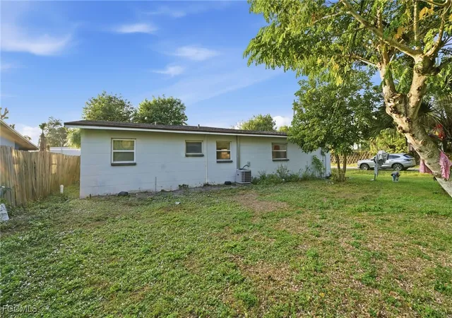 3rd image of 2505 Henderson Ave, Fort Myers, FL 33916 | MLS# 2025022923
