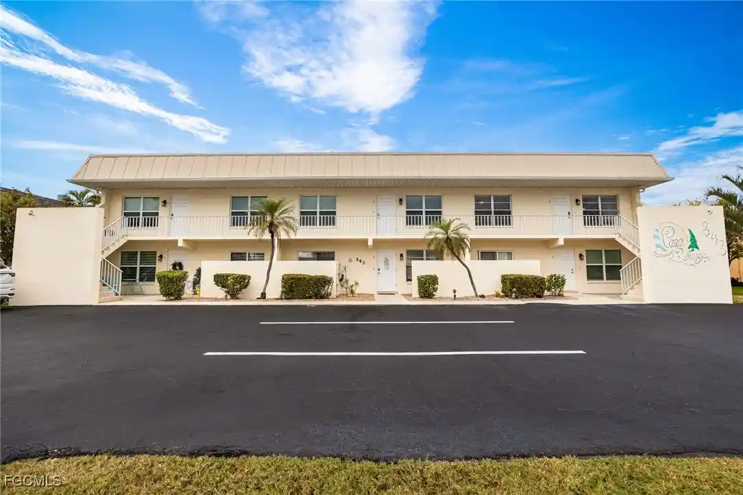Listing Photo 2 - Condo for sale in 843 Se 46Th Ln located at 843 Se 46Th Ln, Cape Coral, FL 33904 - Unit 843 SE 46th Lane