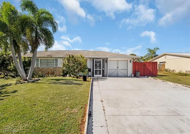 Photo 1 of Single family home for sale at 2960 Renee Ct, Fort Myers, FL 33905 | MLS# 2025023109 | Listing updated on 2026-04-23