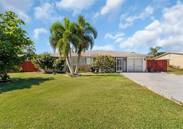 Photo 2 of Single family home for sale at 2960 Renee Ct, Fort Myers, FL 33905 | MLS# 2025023109 | Listing updated on 2026-04-23