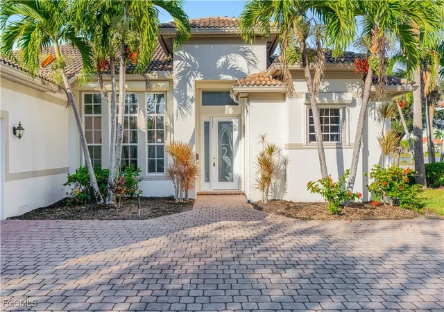 Photo 4 of Sale Pending at 11105 Sea Tropic Ln, Fort Myers, FL 33908 | MLS# 2025023355 | Listing updated on 2026-05-25