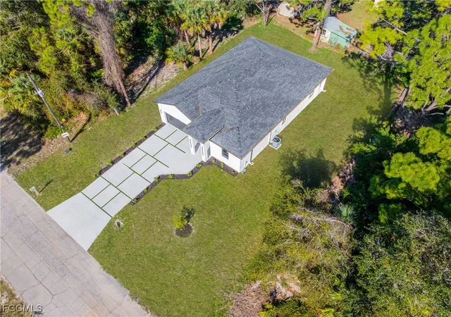 4th image of 5037 Pinetree Cir, Labelle, FL 33935 | MLS# 2025023505
