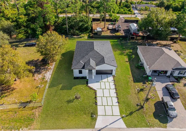 3rd image of 5008 N Obispo Cir, Labelle, FL 33935 | MLS# 2025023625