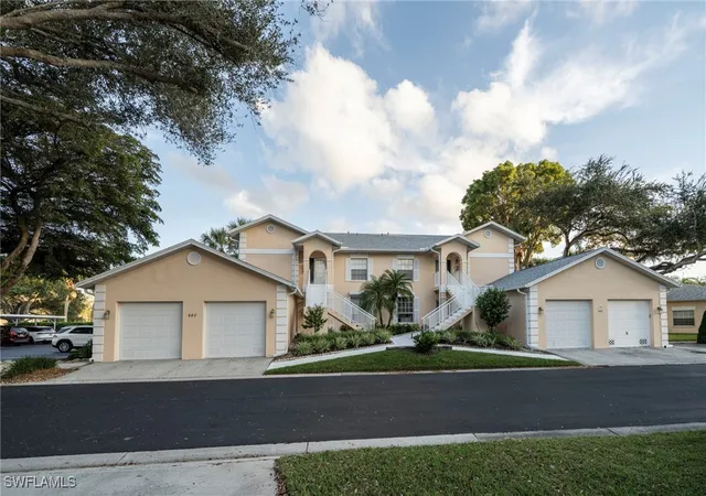 4th image of 440 Wiggins Lake Ct, Naples, FL 34110