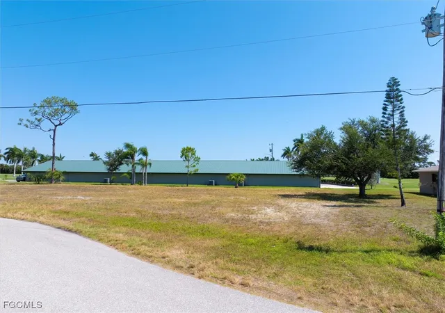 4th image of 1011 Sw 21St Ln, Cape Coral, FL 33991 | MLS# 2025023683