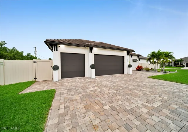 Photo 3 of Single family home for sale at 425 Se 15th Street, Cape Coral, FL 33990 | MLS# 225082908 | Listing updated on 2026-02-03