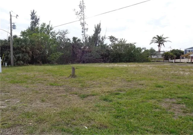 10th image of 2947 Cussell Dr, Saint James City, FL 33956 | MLS# 2025024002
