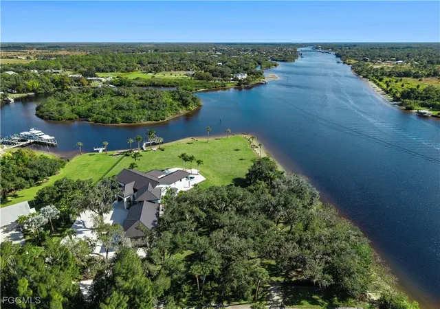 Homes for sale in Alva, FL | 18090 N Olga Dr, Alva, FL 33920 | MLS# 2025024091