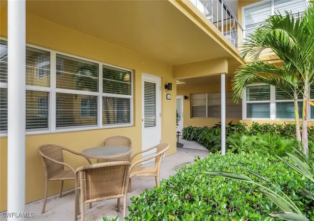 3rd image of 207 8Th Ave S, Naples, FL 34102