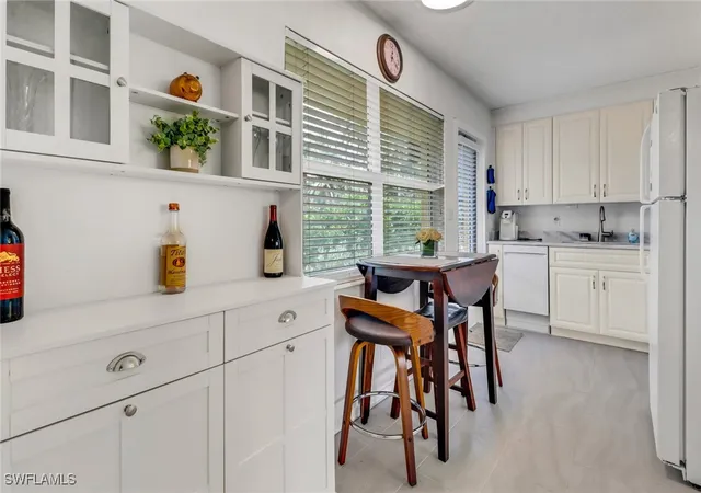 4th image of 207 8Th Ave S, Naples, FL 34102