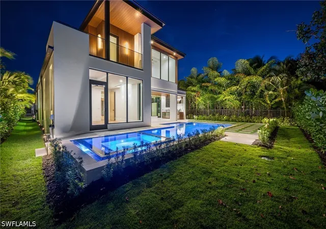 3rd image of 1227 10Th Ave N, Naples, FL 34102 | MLS# 225081365