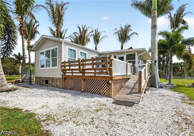 4th image of 3342 County Road 721 Loop, Moore Haven, FL 33471 | MLS# 2025024972