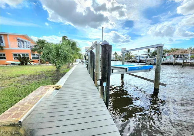 3rd image of 2596 Bayshore Dr, Matlacha, FL 33993 | MLS# 2025025051
