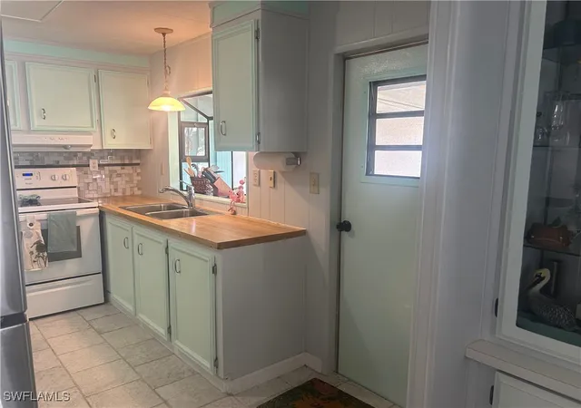 Photo 2 of Manufactured home for sale at 221 Indian Key Ln #254, Naples, FL 34114 | MLS# 225083759 | Listing updated on 2025-12-17