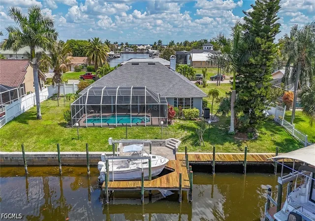 2nd image of 3316 Se 19th Pl, Cape Coral, FL 33904 | MLS# 2025025214