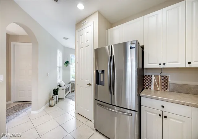 Listing Photo 4 - Condo for sale in building located at 1320 Mariposa Cir, Naples, FL 34105 - Unit #104