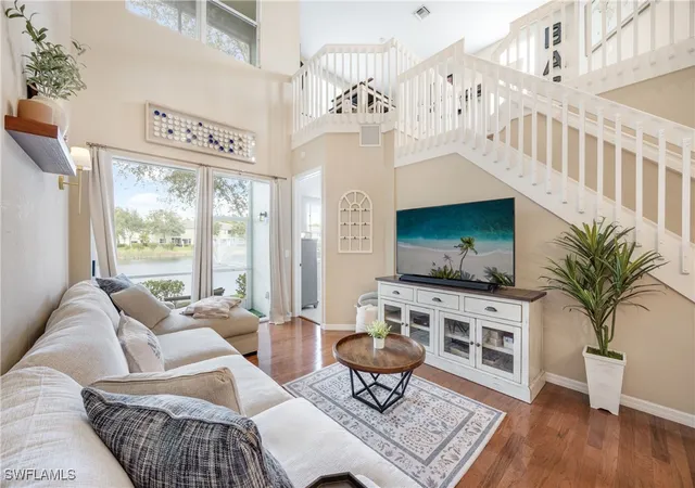 Listing Photo 5 - Condo for sale in building located at 1320 Mariposa Cir, Naples, FL 34105 - Unit #104