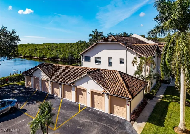 Listing Photo 4 - Condo for sale in building located at 290 Newport Dr, Naples, FL 34114 - Unit #107