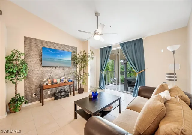 Listing Photo 5 - Condo for sale in building located at 6625 Huntington Lakes Cir, Naples, FL 34119 - Unit #203