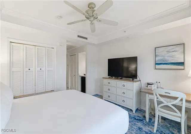 image of 221 9th St S #403, Naples, FL 34102 | MLS# 2025025760