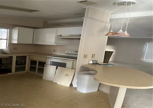 Photo 3 of Manufactured home for sale at 65 Sunset Cir, North Fort Myers, FL 33903 | MLS# 2025025765 | Listing updated on 2026-06-29