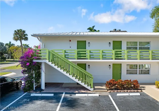 3rd image of 975 9Th Ave S, Naples, FL 34102
