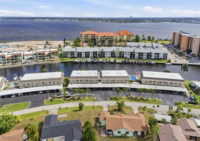 Photo 3 of Condo for sale at 4229 SE 19th Place #2B, Cape Coral, FL 33904 | MLS# 2025025894 | Listing updated on 2026-04-24