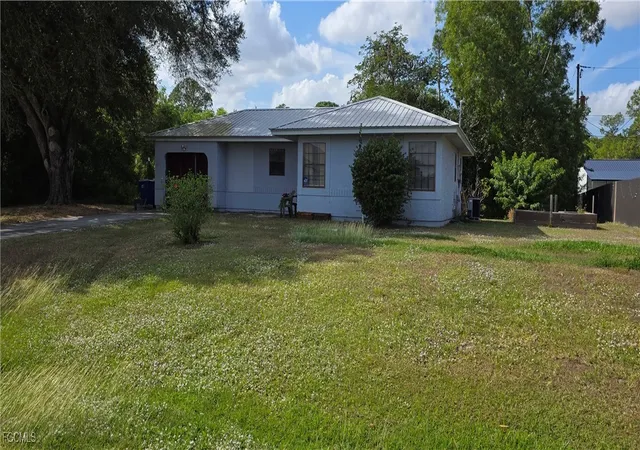 2nd image of 5036 Se Tradewinds Cir, Labelle, FL 33935 | MLS# 2025025926