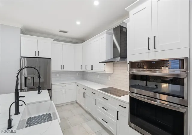 Photo 4 of Sale Pending at 2469 Heydon Cir E, Naples, FL 34120 | MLS# 2025025983 | Listing updated on 2026-06-25