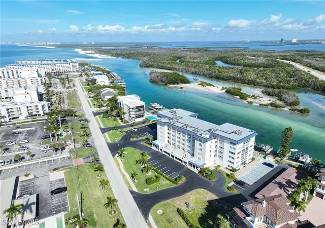Homes for sale in Bonita Springs, FL | 25901 Hickory Boulevard, Bonita Springs, FL 34134 | Houzeo