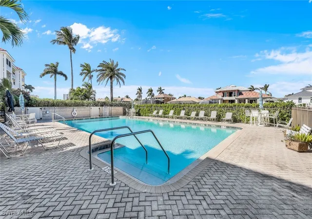 2nd image of 845 Collier Ct, Marco Island, FL 34145