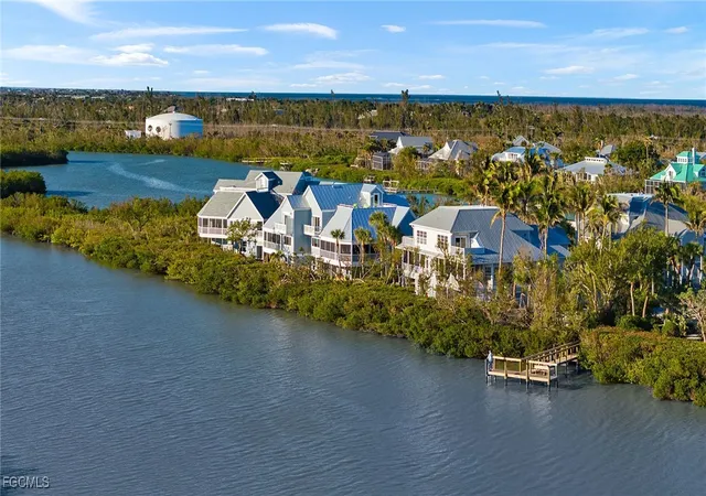 Listing Photo 3 - Condo for sale in building located at 5423 Shearwater Dr, Sanibel, FL 33957