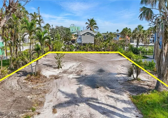 3rd image of 121 Gulf Island Dr, Fort Myers Beach, FL 33931 | MLS# 225085115