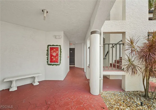 Listing Photo 3 - Condo for sale in building located at 11921 Seabreeze Cvs Ln, Fort Myers, FL 33908 - Unit #107