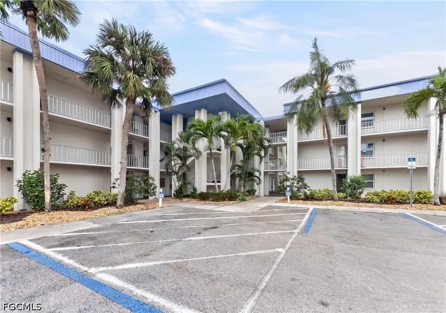 Homes for sale in Fort Myers, FL | 1624 Pine Valley Dr #218, Fort Myers, FL 33907 | MLS# 2026000678