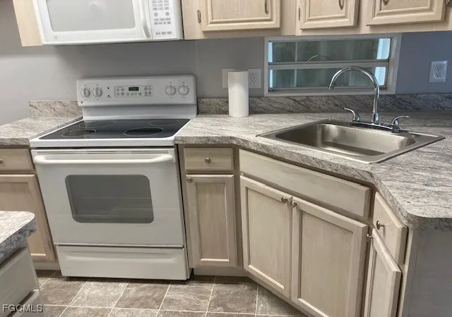 Photo 3 of Manufactured home for sale at 19681 Summerlin Rd #J-197, Fort Myers, FL 33908 | MLS# 2026000847 | Listing updated on 2026-06-26