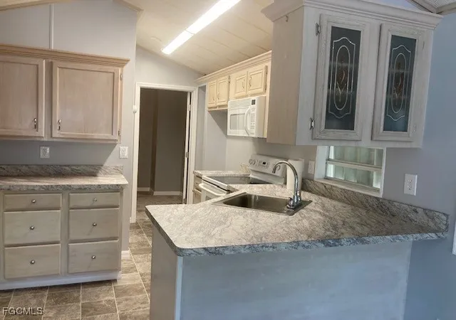 Photo 4 of Manufactured home for sale at 19681 Summerlin Rd #J-197, Fort Myers, FL 33908 | MLS# 2026000847 | Listing updated on 2026-06-26