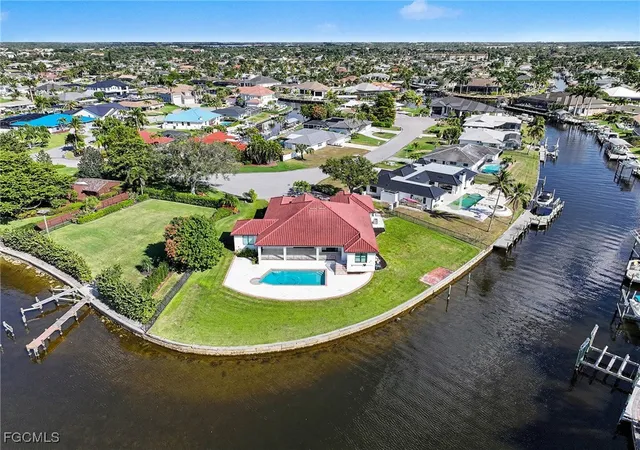 2nd image of 866 Cal Cove Dr, Fort Myers, FL 33919 | MLS# 2026000996