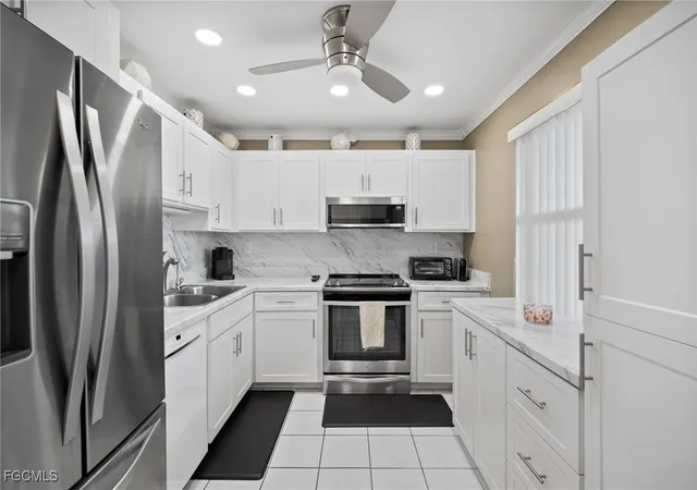 Listing Photo 1 - Condo for sale in building located at 6102 Augusta Dr, Fort Myers, FL 33907 - Unit #302