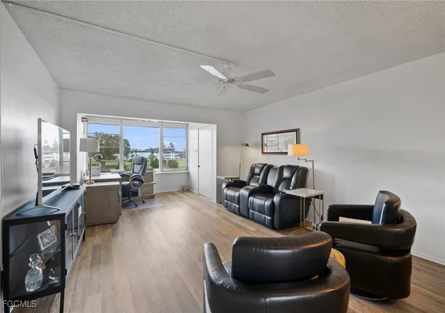 Listing Photo 2 - Condo for sale in building located at 6102 Augusta Dr, Fort Myers, FL 33907 - Unit #302